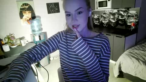 lunapeony online show from February 2026 06:17:02 PM