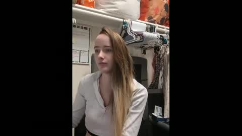 Snapshot of lunapixie2020 chatting on February 2025 04:21:01 AM lunapixie2020 online show from February 2025 04:21:01 AM