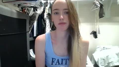 Snapshot of lunapixie2020 chatting on February 2025 06:24:02 AM lunapixie2020 online show from February 2025 06:24:02 AM