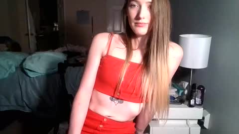 Snapshot of lunapixie2020 chatting on February 2025 02:04:01 AM lunapixie2020 online show from February 2025 02:04:01 AM