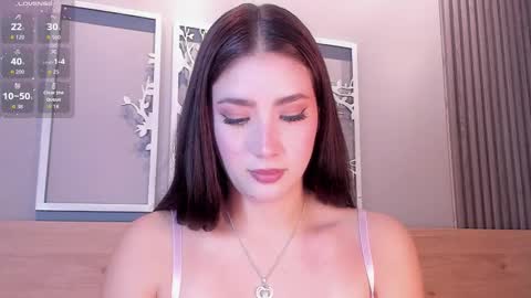 Luna  online show from November 2025 07:15:01 PM