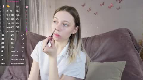 Kelly online show from April 2026 04:35:01 PM