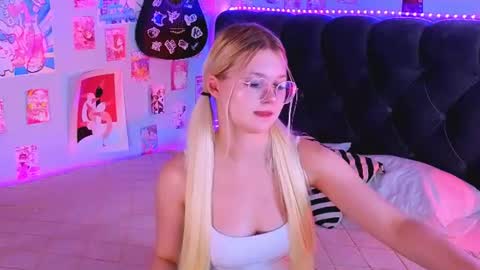 lunariafox online show from July 2026 02:55:01 PM