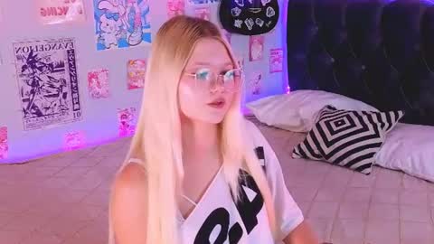 lunariafox online show from July 2026 03:21:02 PM