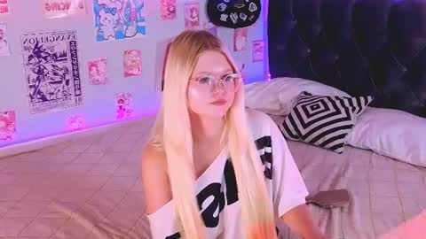 lunariafox online show from July 2026 06:20:01 PM