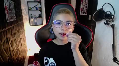 lunarichy online show from November 2025 07:47:02 PM