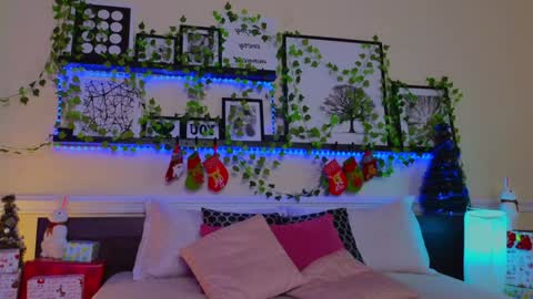 Snapshot of lunarishi chatting on December 2024 01:10:02 PM Luna Rishi online show from December 2024 01:10:02 PM