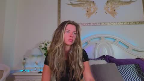 Snapshot of lunarishi chatting on September 2025 11:43:01 AM Luna Rishi online show from September 2025 11:43:01 AM