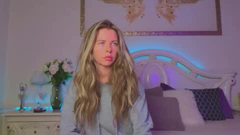 Snapshot of lunarishi chatting on September 2025 11:47:01 AM Luna Rishi online show from September 2025 11:47:01 AM