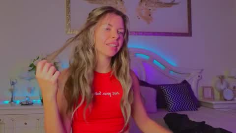 Snapshot of lunarishi chatting on October 2025 11:40:01 AM Luna Rishi online show from October 2025 11:40:01 AM