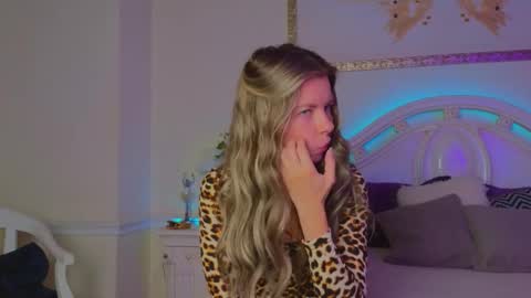 Snapshot of lunarishi chatting on October 2025 11:53:02 AM Luna Rishi online show from October 2025 11:53:02 AM