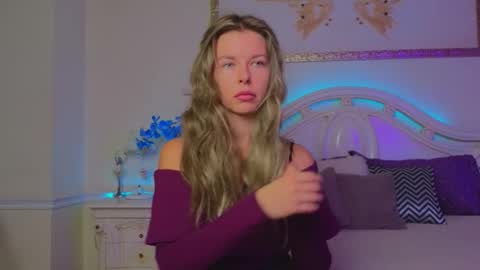 Snapshot of lunarishi chatting on October 2025 11:43:01 AM Luna Rishi online show from October 2025 11:43:01 AM