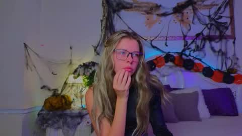 Snapshot of lunarishi chatting on October 2025 11:50:01 AM Luna Rishi online show from October 2025 11:50:01 AM