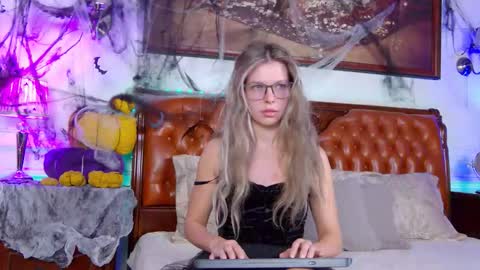 Snapshot of lunarishi chatting on October 2025 11:51:02 AM Luna Rishi online show from October 2025 11:51:02 AM