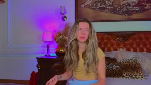 Snapshot of lunarishi chatting on November 2025 06:01:01 AM Luna Rishi online show from November 2025 06:01:01 AM