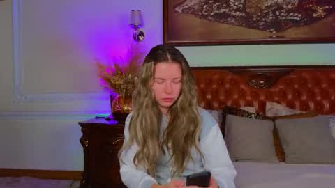 Snapshot of lunarishi chatting on November 2025 06:19:01 AM Luna Rishi online show from November 2025 06:19:01 AM