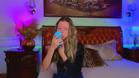 Snapshot of lunarishi chatting on November 2025 06:27:01 AM Luna Rishi online show from November 2025 06:27:01 AM