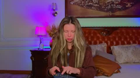 Snapshot of lunarishi chatting on December 2025 06:07:01 AM Luna Rishi online show from December 2025 06:07:01 AM