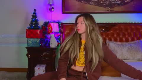 Snapshot of lunarishi chatting on December 2025 06:20:01 AM Luna Rishi online show from December 2025 06:20:01 AM