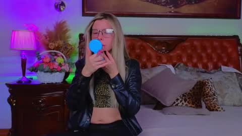 Snapshot of lunarishi chatting on February 2026 06:19:02 AM Luna Rishi online show from February 2026 06:19:02 AM