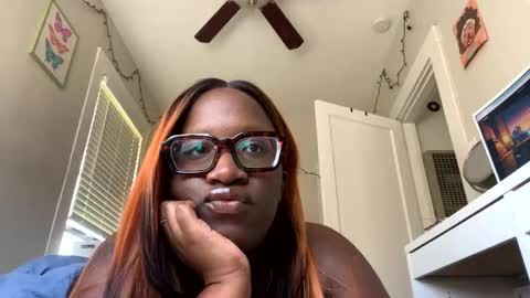 lunarnoelle online show from March 2026 05:38:01 PM