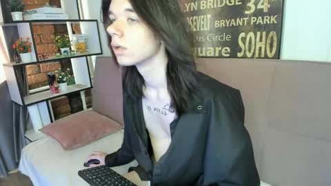 Snapshot of lunaroffset chatting on May 2026 07:37:02 AM Matthew online show from May 2026 07:37:02 AM