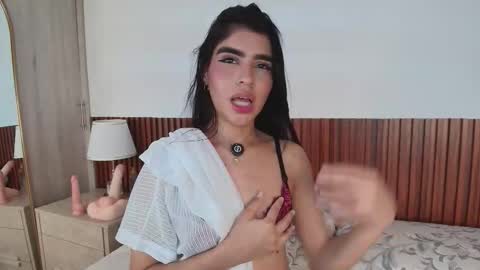 Snapshot of lunarousse_ chatting on February 2026 01:17:01 AM Luna Rousse online show from February 2026 01:17:01 AM