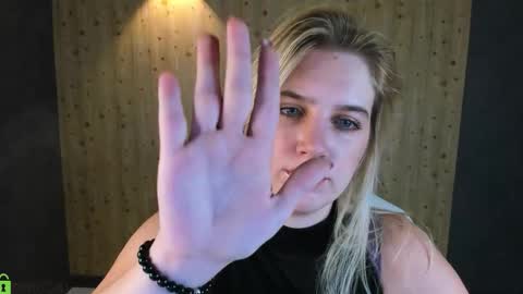 LunasShine online show from February 2026 04:05:02 AM