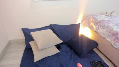 lunavelvet__ online show from April 2026 05:30:01 PM