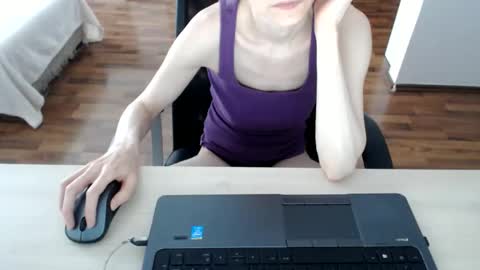 Snapshot of lunavibe_ chatting on May 2026 12:14:02 PM lunavibe_ online show from May 2026 12:14:02 PM