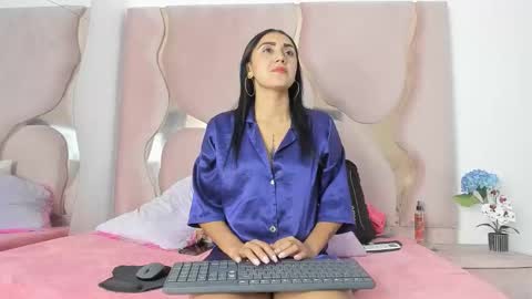 lunaxht online show from October 2025 12:59:01 PM