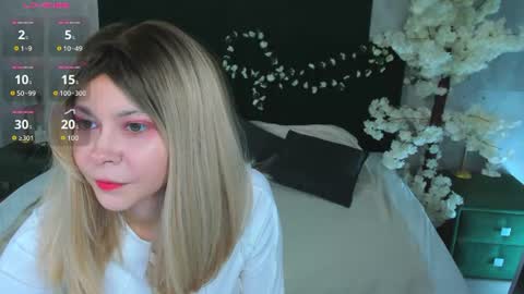 Snapshot of lune_fallenstar chatting on June 2026 09:37:01 AM Lune FallenStar online show from June 2026 09:37:01 AM