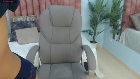 Luni Love online show from March 2026 08:27:02 PM