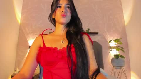 Snapshot of lunna_celeste chatting on April 2026 12:33:02 PM L U N A online show from April 2026 12:33:02 PM
