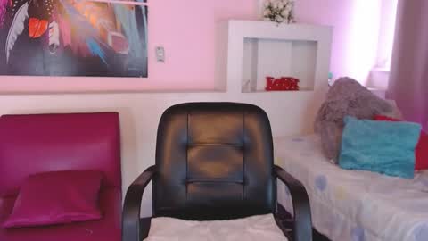 LunoxLili online show from February 2025 03:31:02 PM