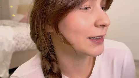 lunoria online show from December 2025 11:00:01 PM