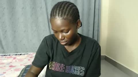 luo_queen online show from September 2025 01:40:02 AM