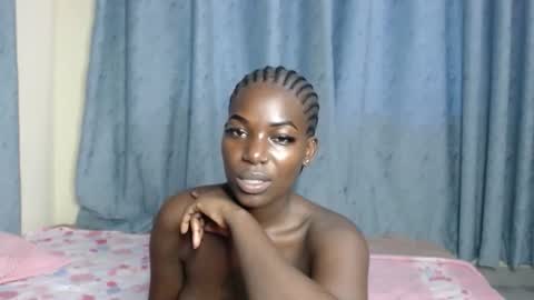 luo_queen online show from October 2025 01:15:02 PM