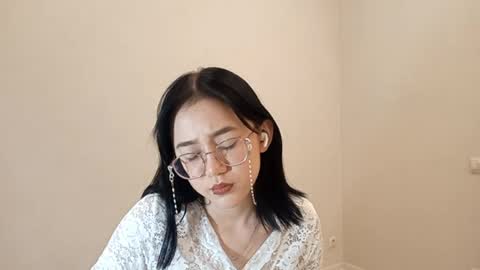 Roxie online show from April 2026 07:58:02 PM