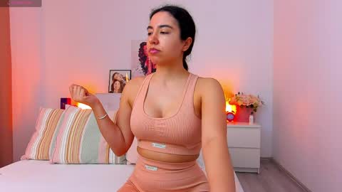 Snapshot of luscioussarra chatting on April 2026 06:33:01 AM LusciousSarra online show from April 2026 06:33:01 AM