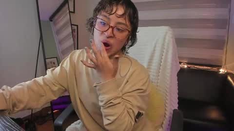 Snapshot of lusiana__ chatting on May 2026 12:35:02 PM Luci online show from May 2026 12:35:02 PM