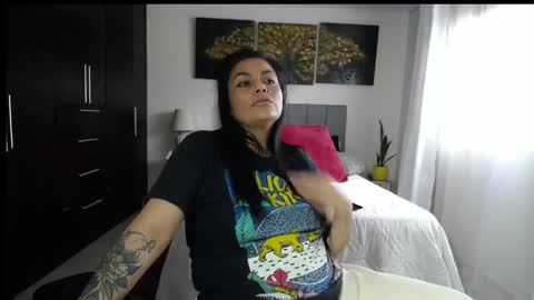 Snapshot of lust_mom chatting on May 2026 07:40:02 PM Angela 3 online show from May 2026 07:40:02 PM