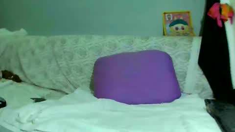 Snapshot of luvu4everxxx chatting on March 2025 04:56:02 AM Bee Bee online show from March 2025 04:56:02 AM