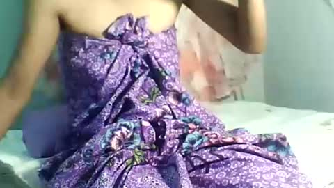 Snapshot of luvu4everxxx chatting on November 2025 06:46:02 PM Bee Bee online show from November 2025 06:46:02 PM