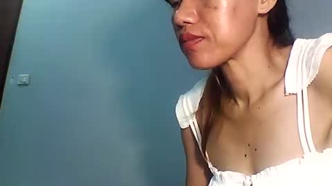 Snapshot of luvu4everxxx chatting on December 2025 08:41:02 AM Bee Bee online show from December 2025 08:41:02 AM