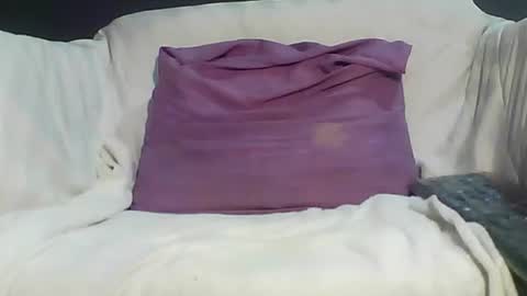 Bee Bee online show from March 2026 08:34:01 PM