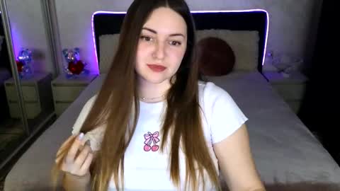 lux_lizz online show from March 2026 11:01:01 PM