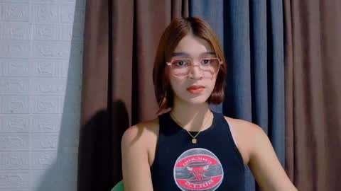 queen lux online show from April 2026 02:15:02 PM