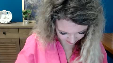 Snapshot of luxdonna chatting on May 2026 06:31:02 AM Donna online show from May 2026 06:31:02 AM