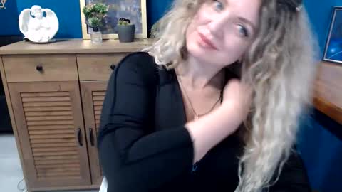Snapshot of luxdonna chatting on May 2026 06:55:01 AM Donna online show from May 2026 06:55:01 AM